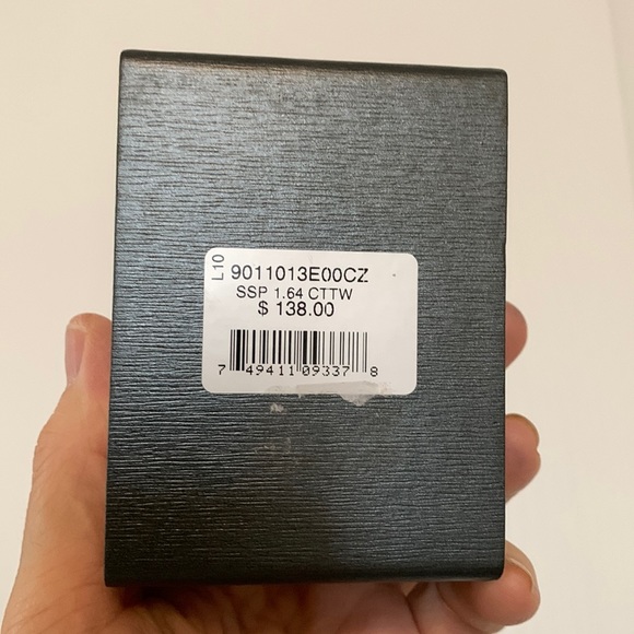 NWT Crislu sterling silver and crystal earrings. - Picture 8 of 8